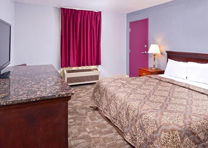 Country Garden & Suites-benton Benton