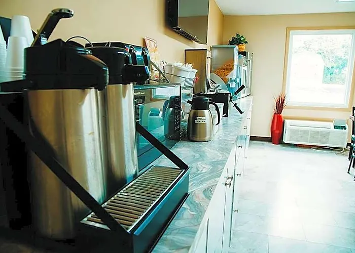 Country Garden & Suites-benton Motel 2*