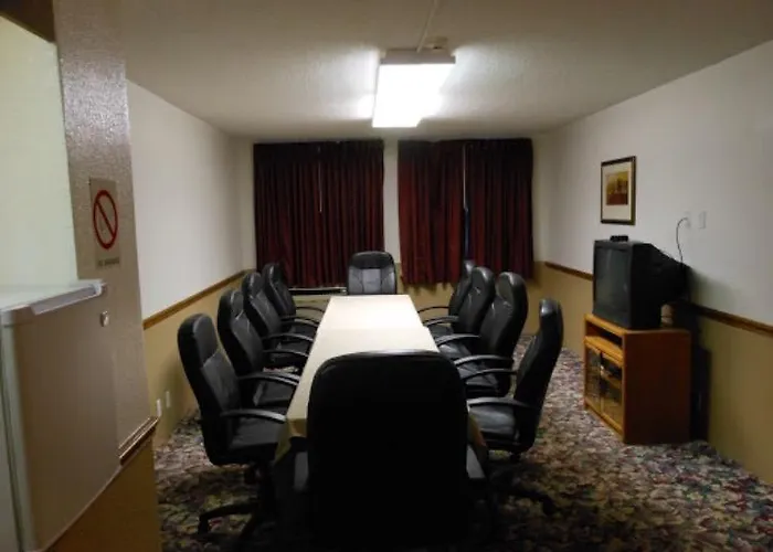 Country Garden & Suites-benton Motel 2*