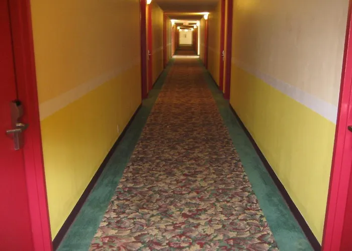 Country Garden & Suites-benton Benton