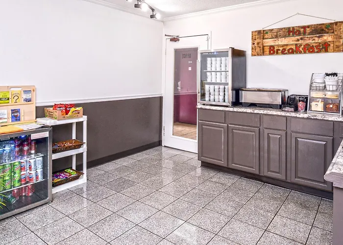 Country Garden & Suites-benton Motel