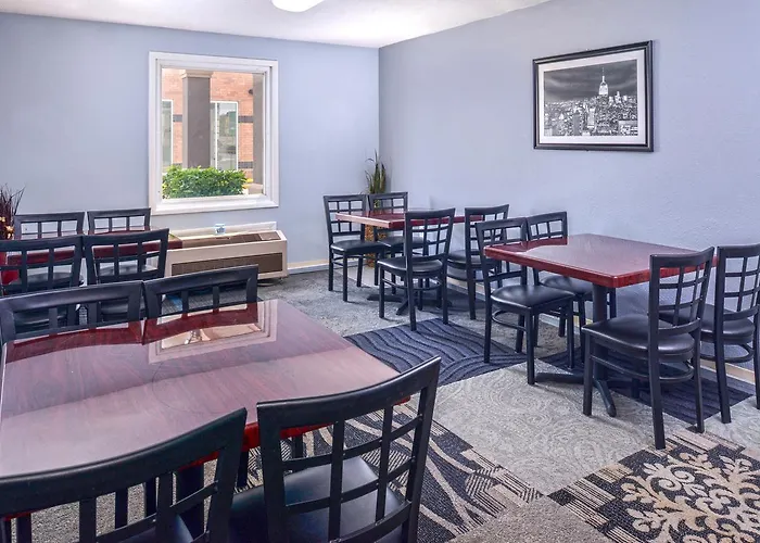 Country Garden & Suites-benton Motel 2*