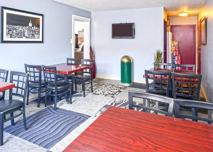 Country Garden & Suites-benton Benton